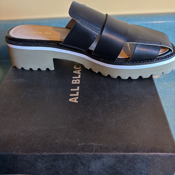 All Black Lugg Mule New in box sizes 40 (9) color is Black - Picture 6 of 9